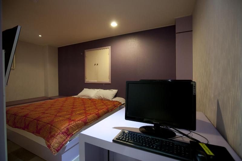 Max Motel image