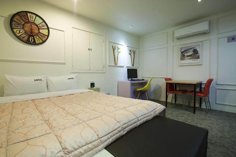 Max Motel image