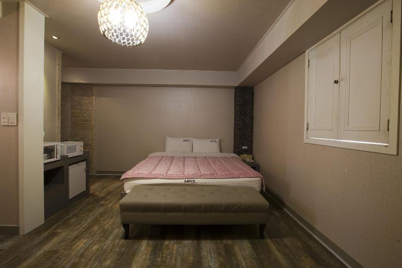 Max Motel image