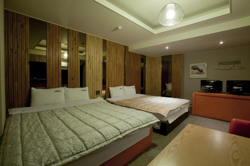 Max Motel image