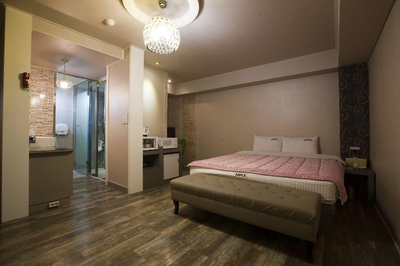 Max Motel image