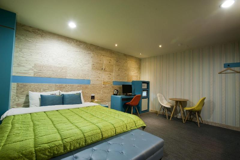 Max Motel image