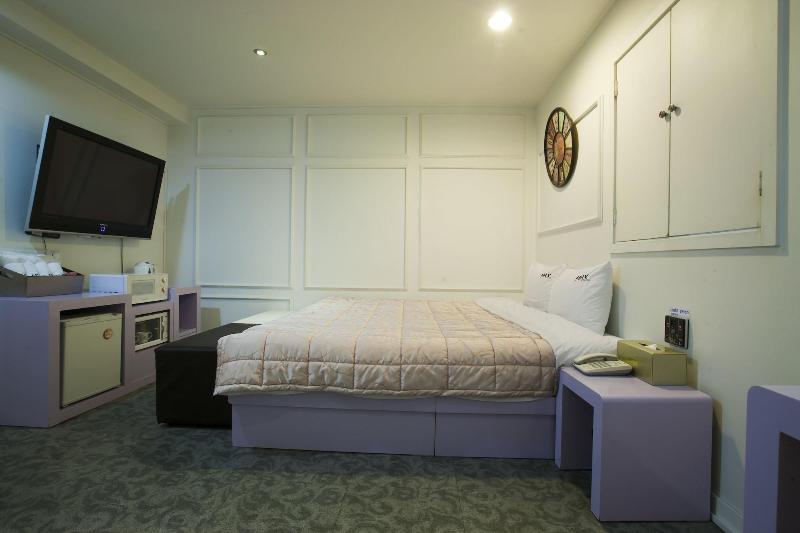 Max Motel image