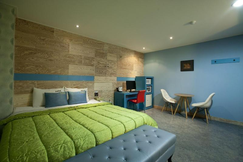 Max Motel image