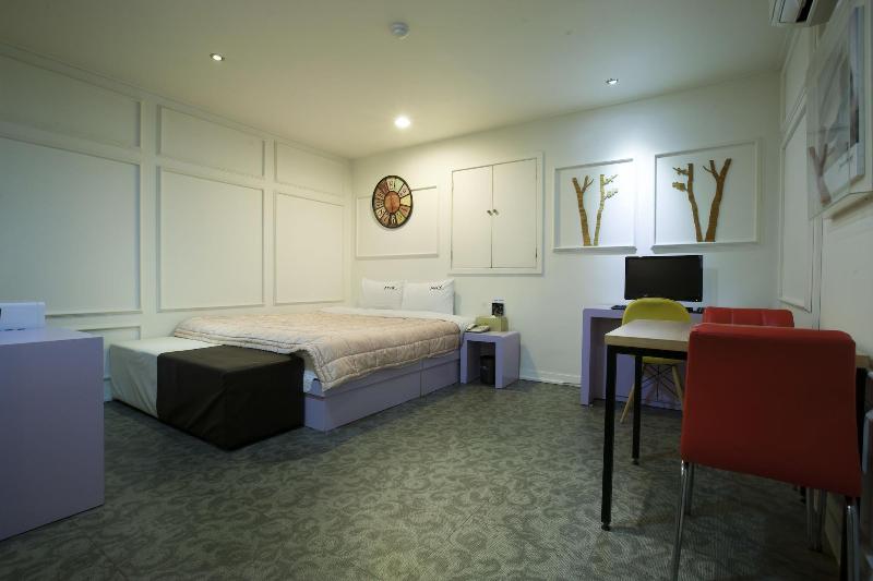 Max Motel image
