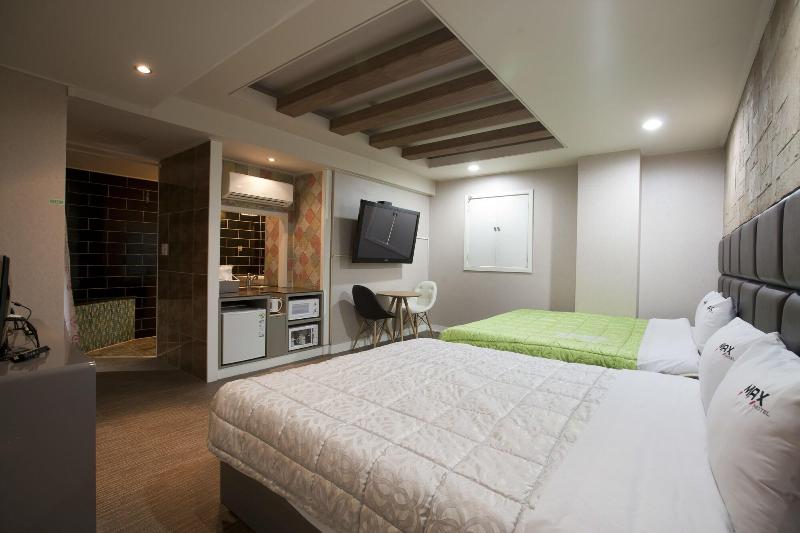 Max Motel image