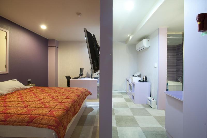 Max Motel image