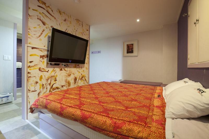Max Motel image