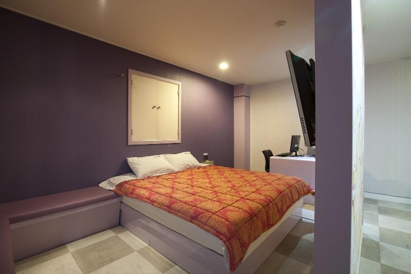 Max Motel image