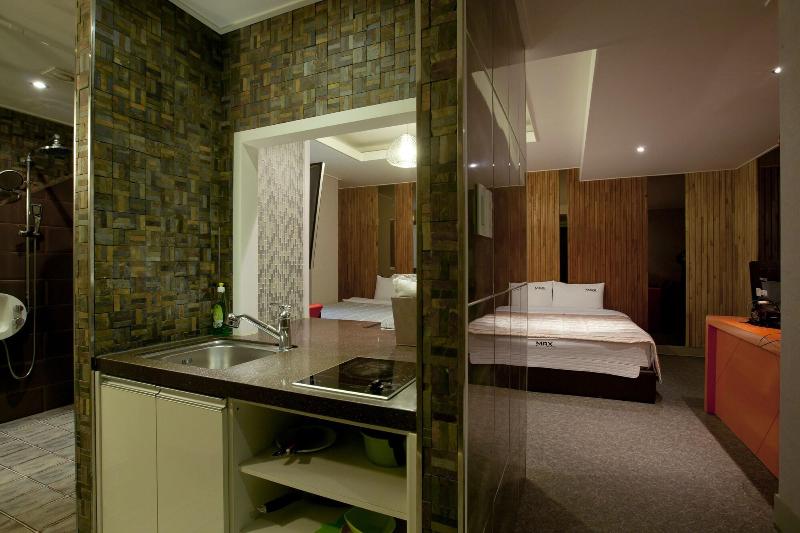 Max Motel image