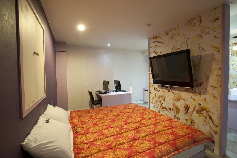 Max Motel image