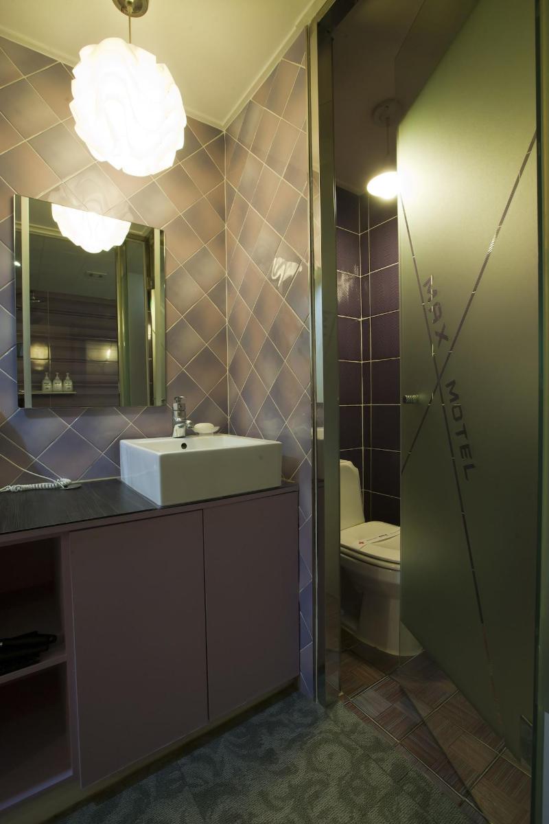 Max Motel image