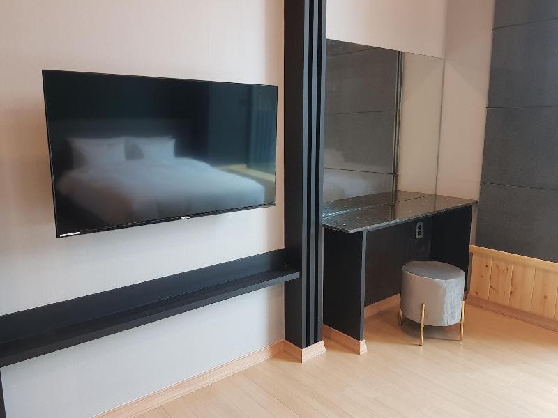 Suntree Hotel image