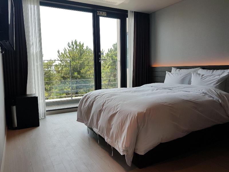 Suntree Hotel image