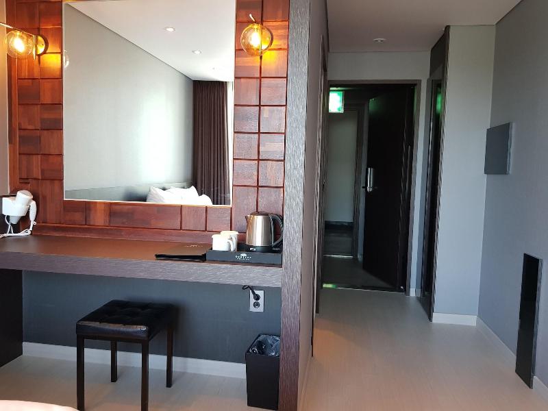 Suntree Hotel image