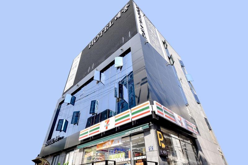 Hotel Maison image