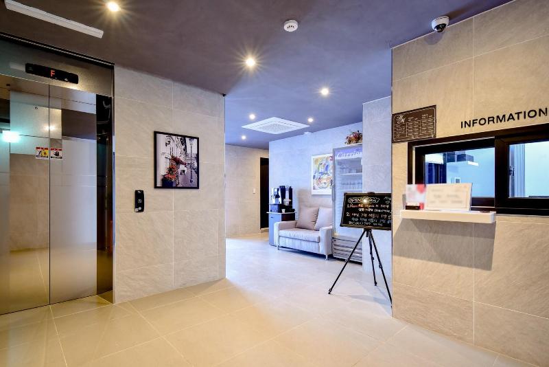 Hotel Maison image