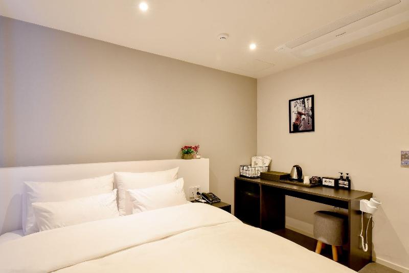 Hotel Maison image
