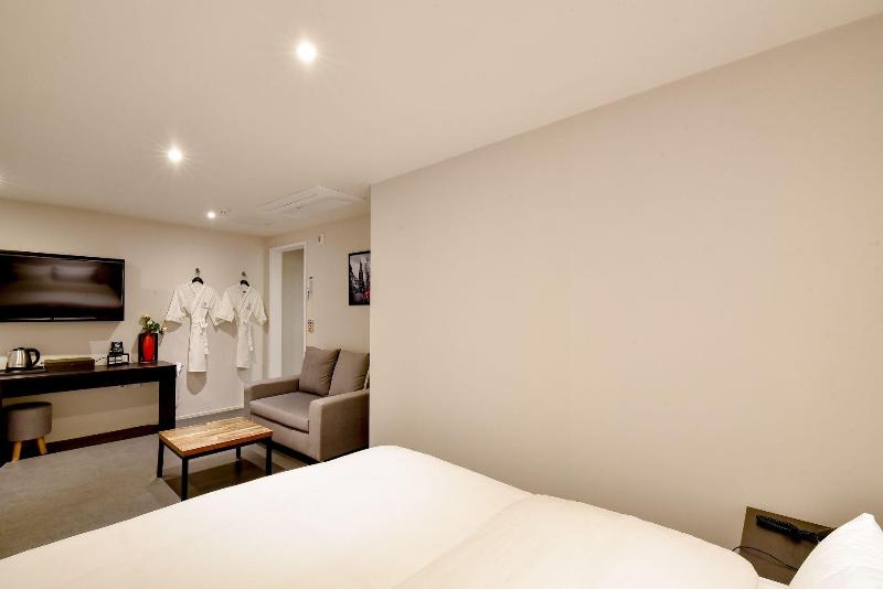 Hotel Maison image