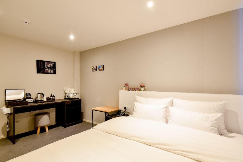 Hotel Maison image
