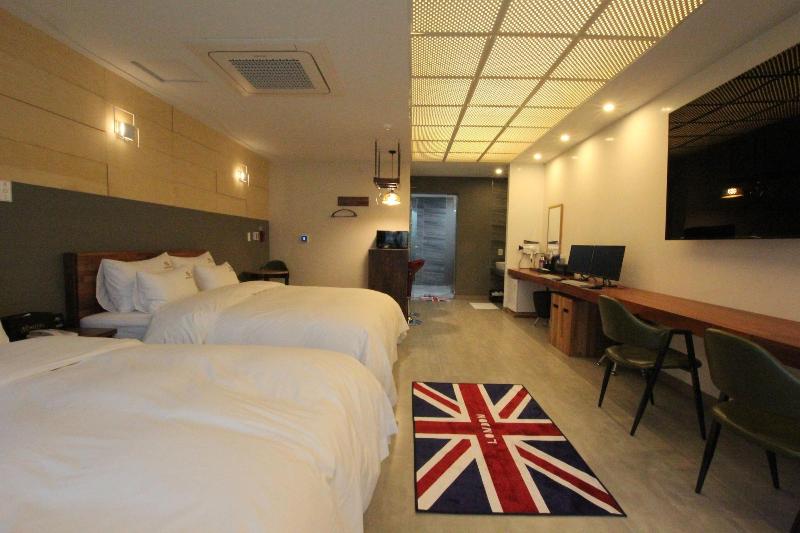 Nova Hotel image