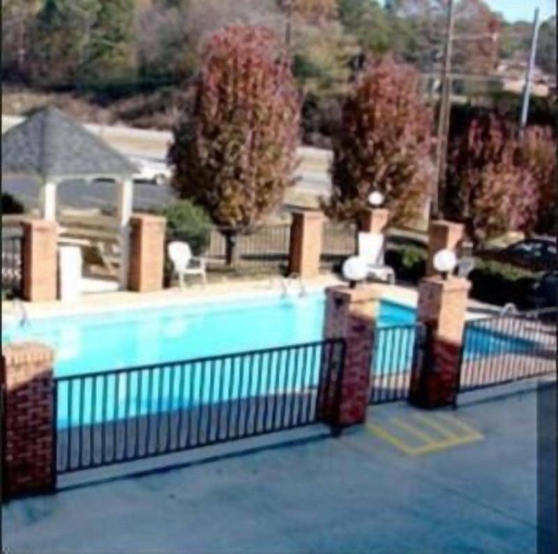 Royal Inn image