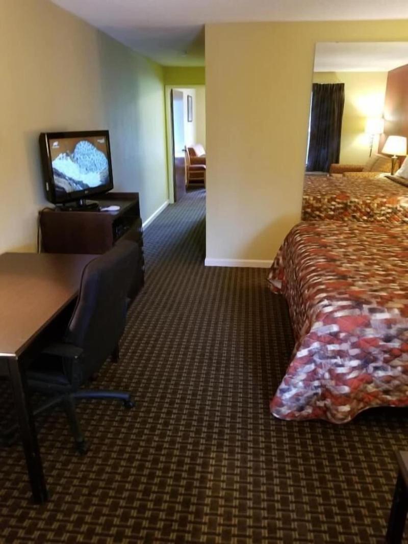Royal Inn image
