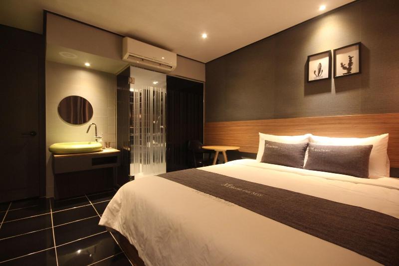 Hotel The May Gimhae image