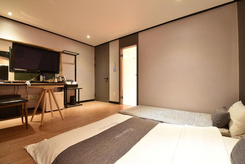 Hotel The May Gimhae image