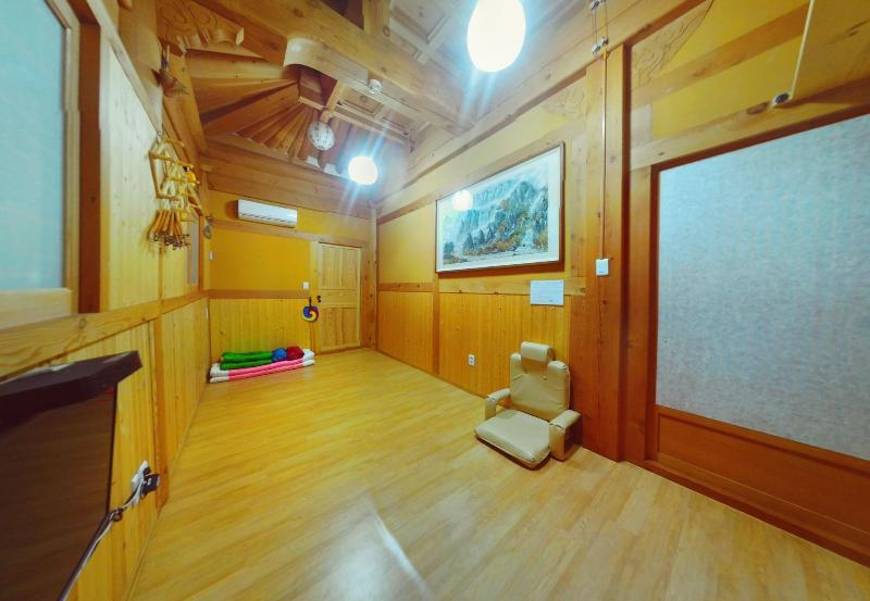 Hanokguesthouse Jangsoo image