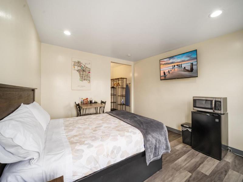 24 Hours Motel image