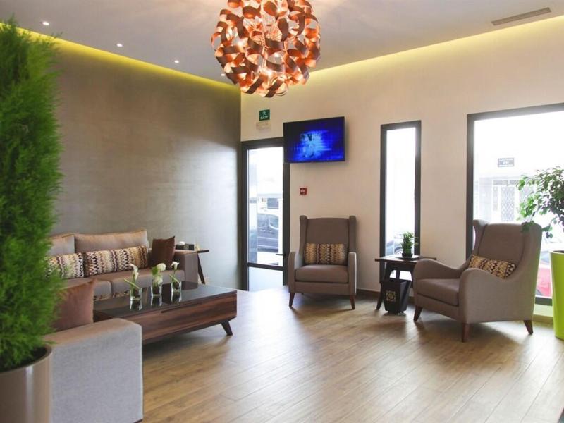Smarts Hotel image