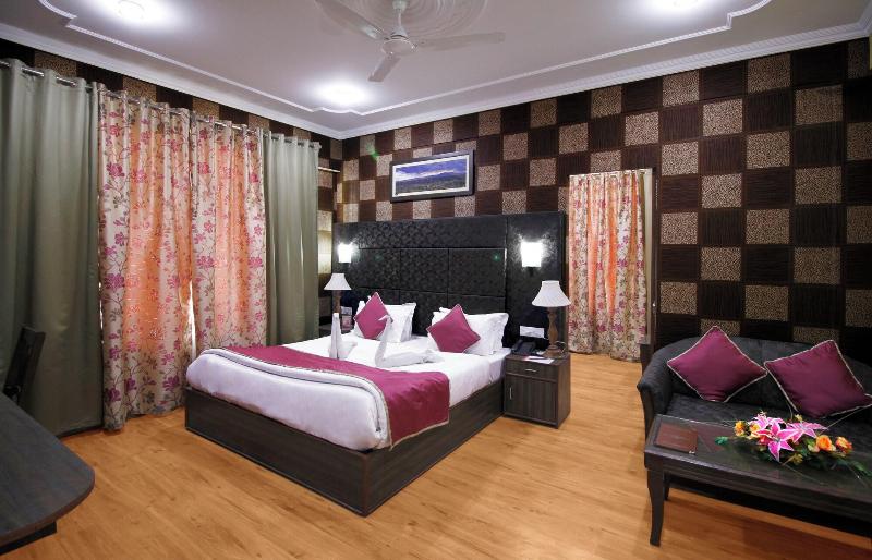 Hotel The Grand Mamta 5