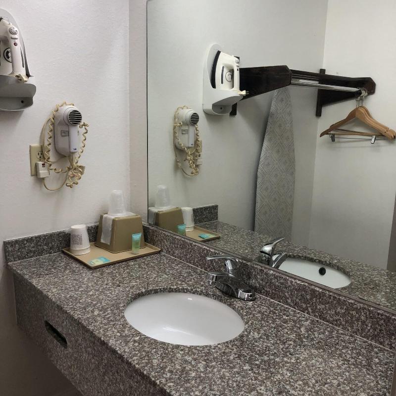 Clairmont Inn image 7