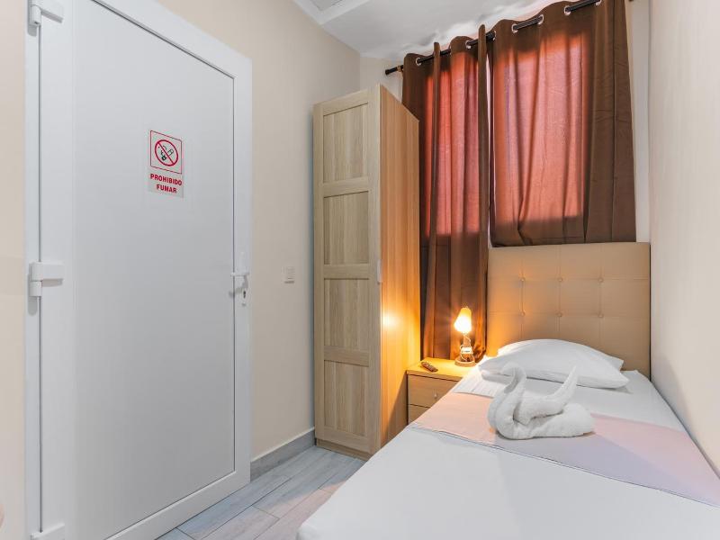 7A Hostal image