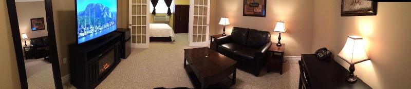 Balsam Suites Boutique Inn & Residence image