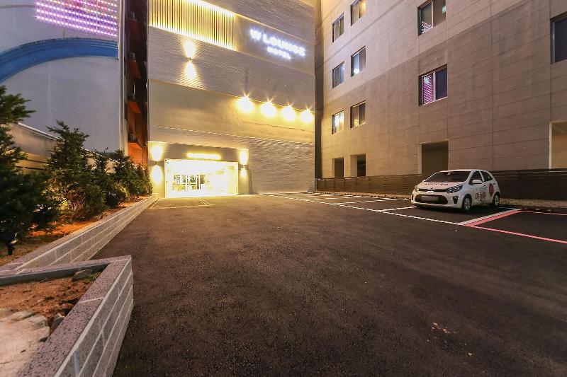 W Lounge Hotel image