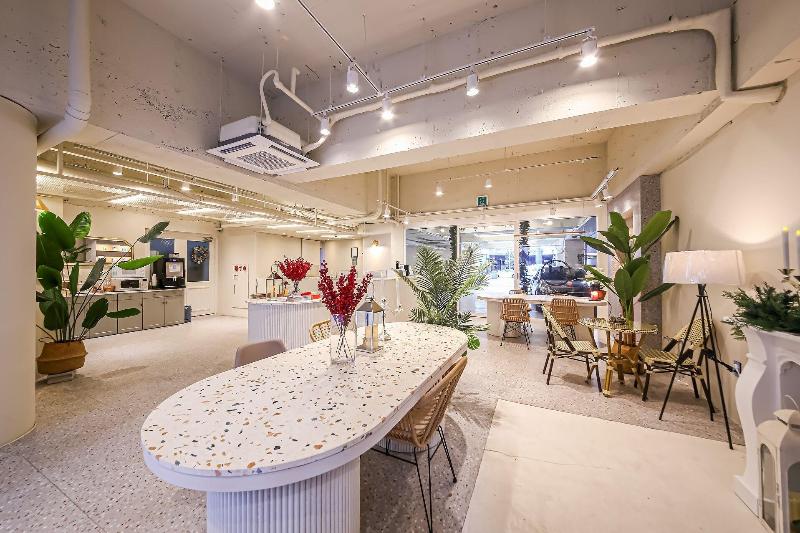 W Lounge Hotel image