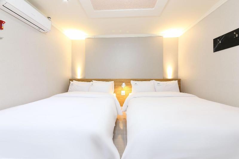 W Lounge Hotel image