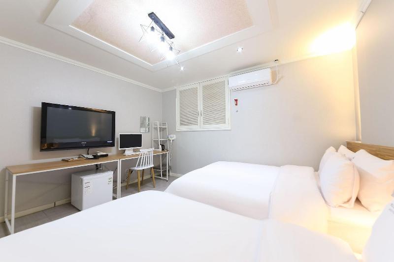 W Lounge Hotel image