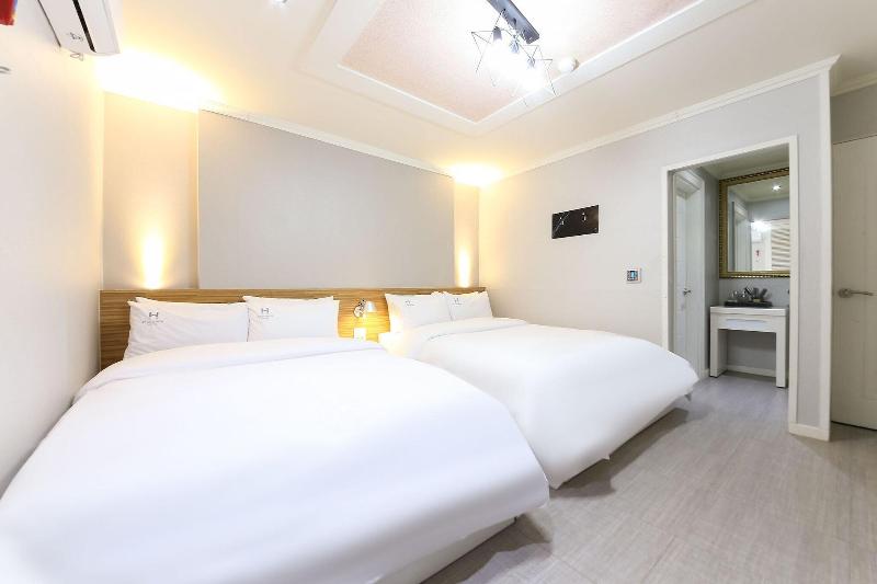 W Lounge Hotel image