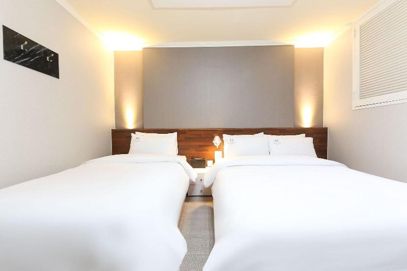 W Lounge Hotel image
