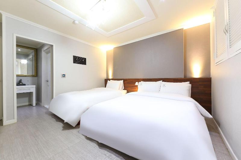 W Lounge Hotel image