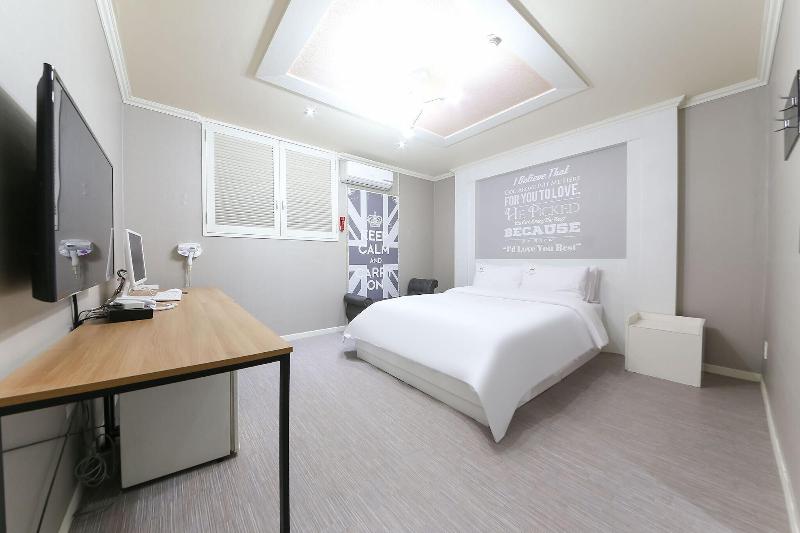 W Lounge Hotel image