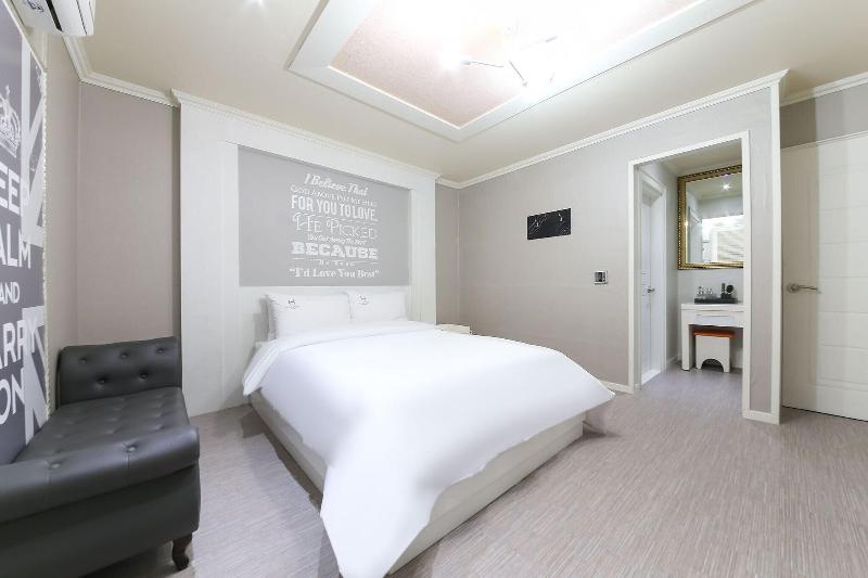 W Lounge Hotel image