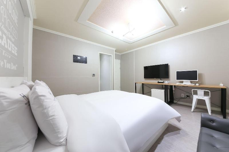 W Lounge Hotel image