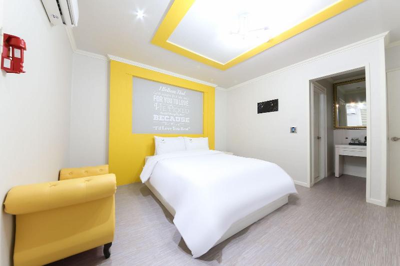 W Lounge Hotel image