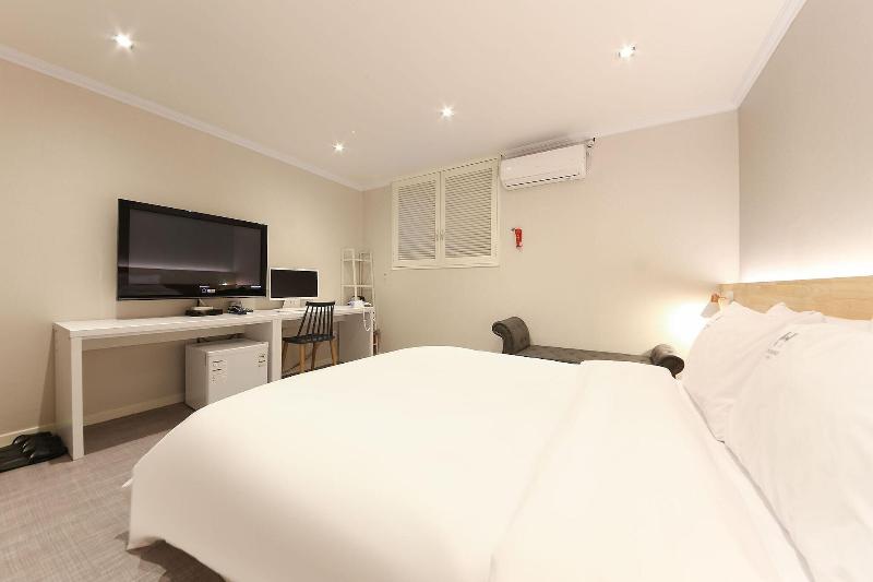 W Lounge Hotel image