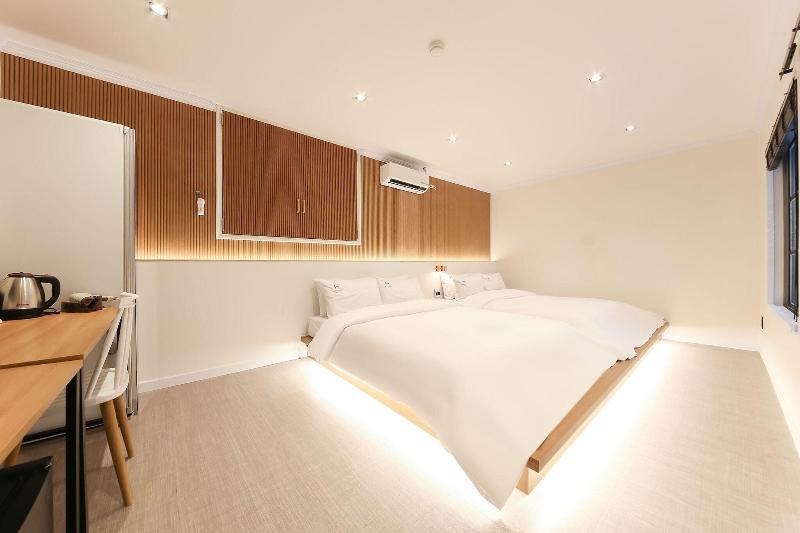 W Lounge Hotel image