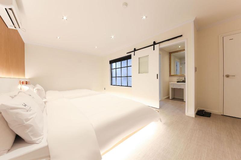 W Lounge Hotel image